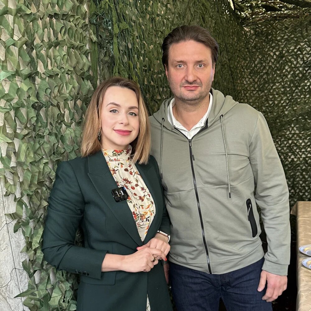 Фото Екатерины Васьковой и Эдгарда Запашного перед интервью. 