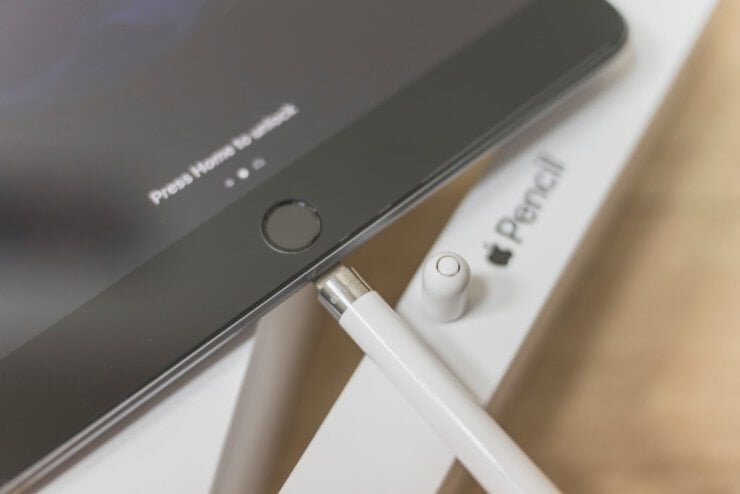    Первый Apple Pencil заряжался очень необычным способом. Изображение: astropad.com