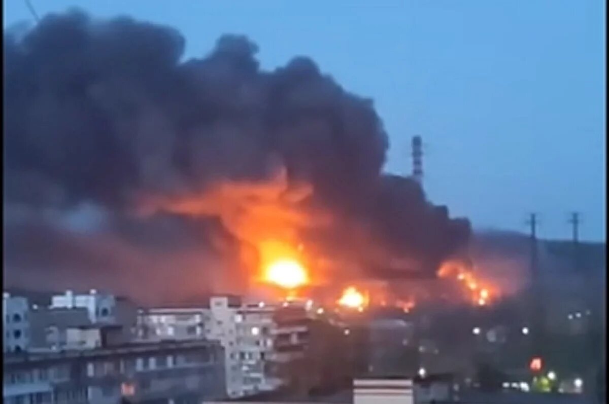    Горящая Трипольская ТЭС после ночного ракетного удара.