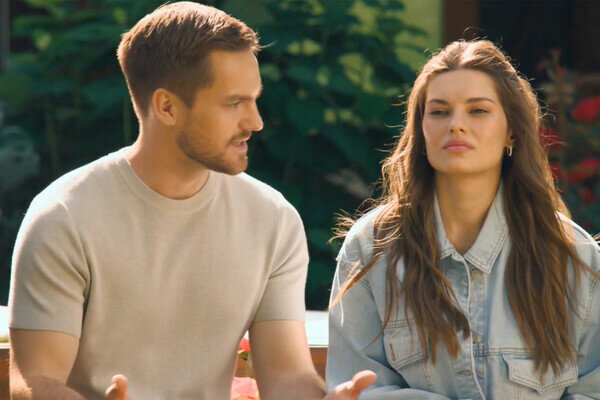 Актеры Никита Волков и Лиана Гриба в сериале «Постучись в мою дверь в Москве» (2024) / «Медиаслово»/АО «Газпром-Медиа Холдинг»/Okko   📷