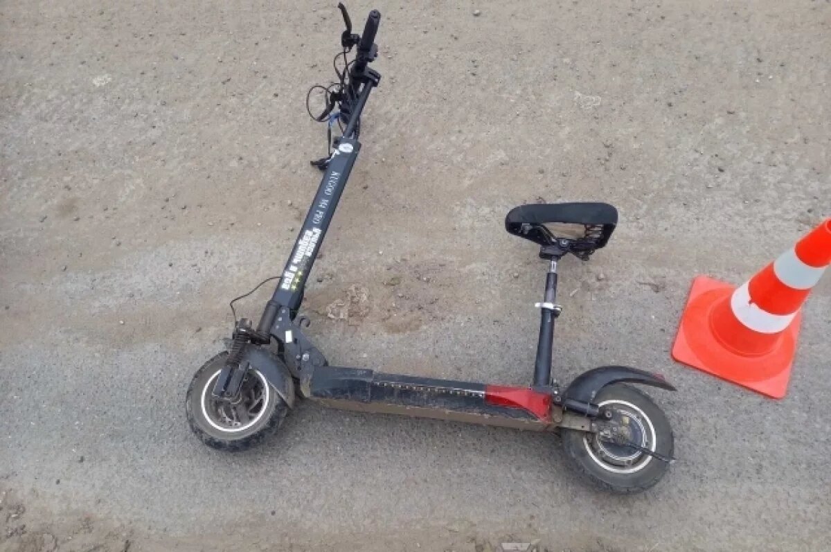     В результате ДТП 13-лентий юноша получил травмы, его увезли в больницу.