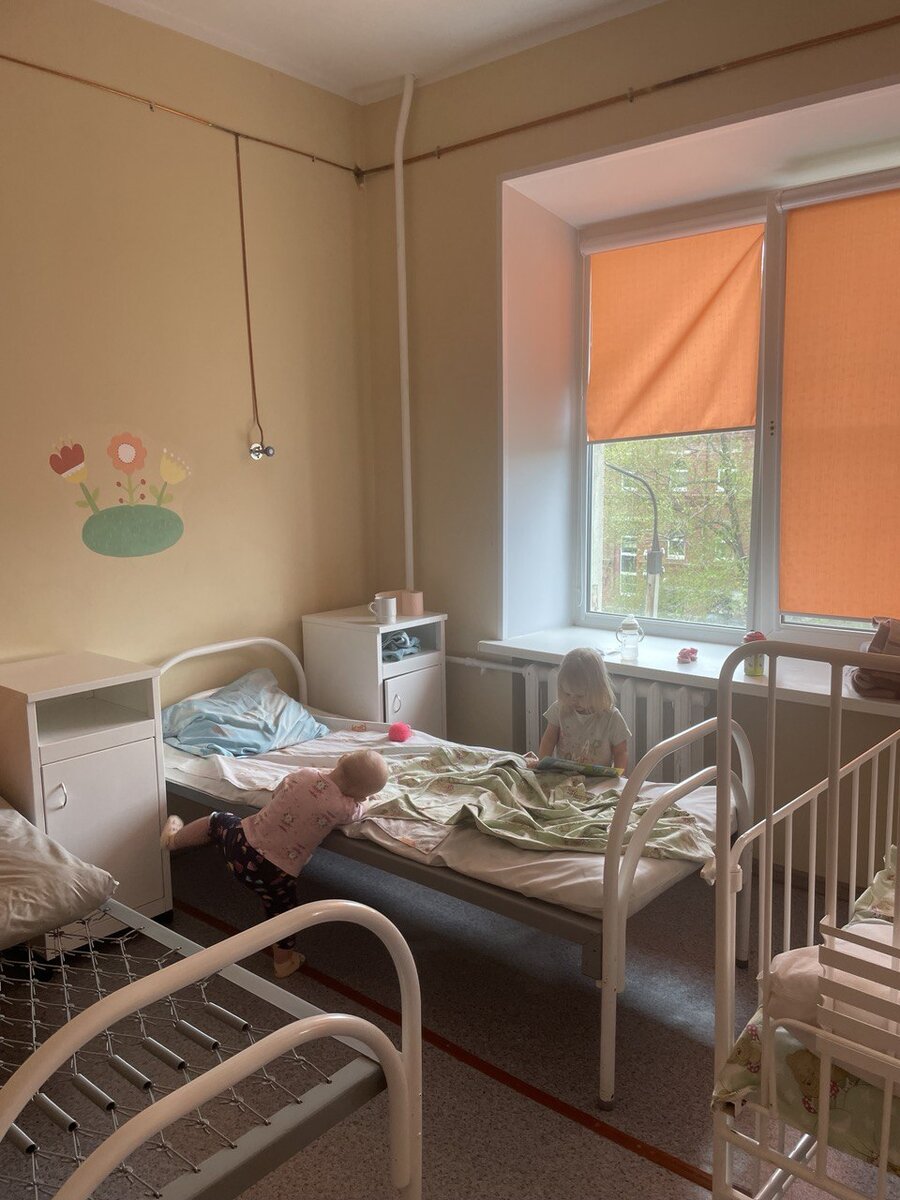 Остались под наблюдением в больнице.