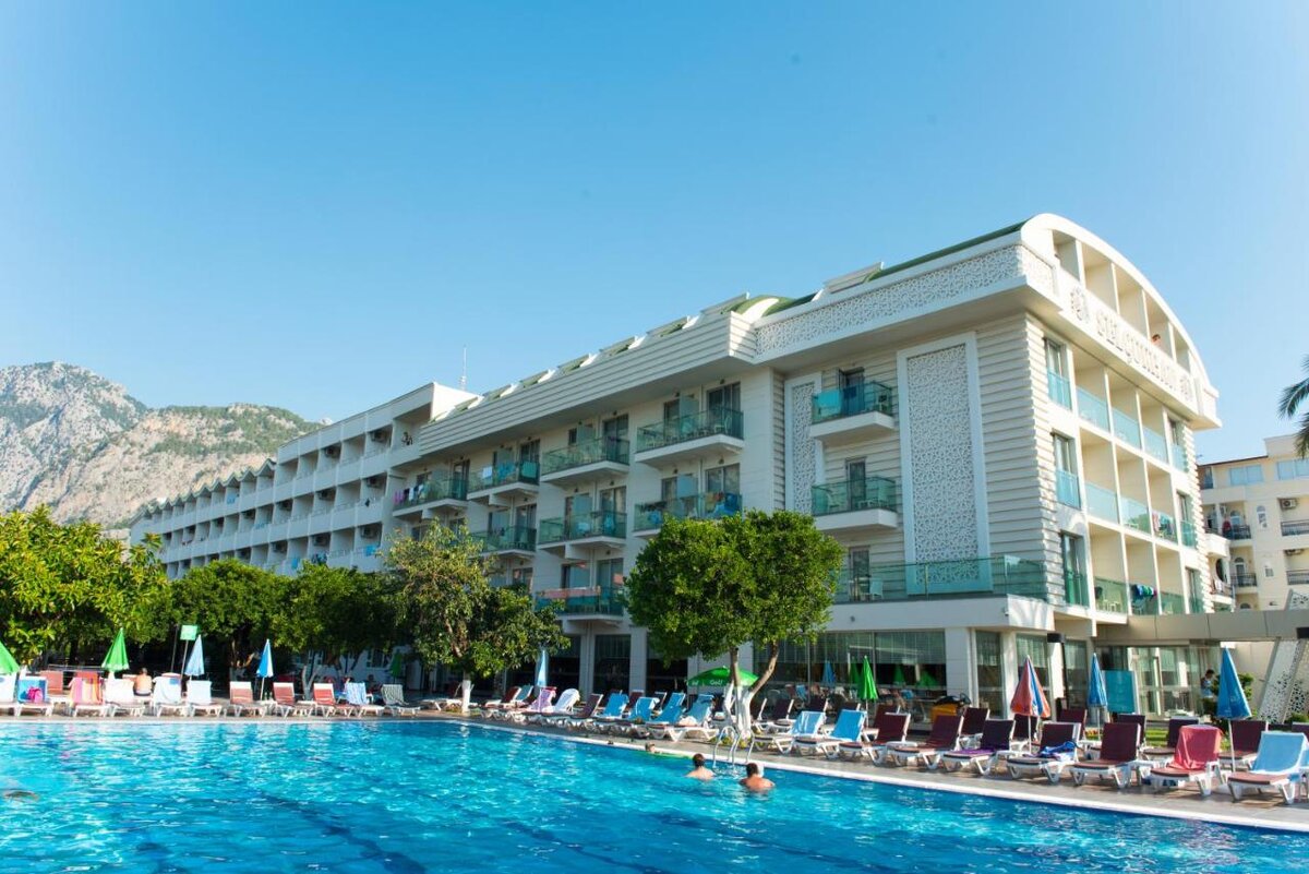 Selcukhan 4* — курортный отель в Кемере с открытым бассейном и территорией