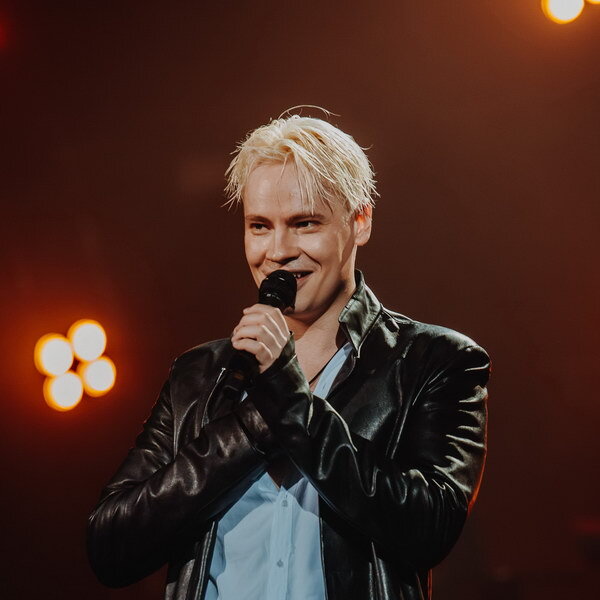     Shaman высказался о покинувших Россию артистах