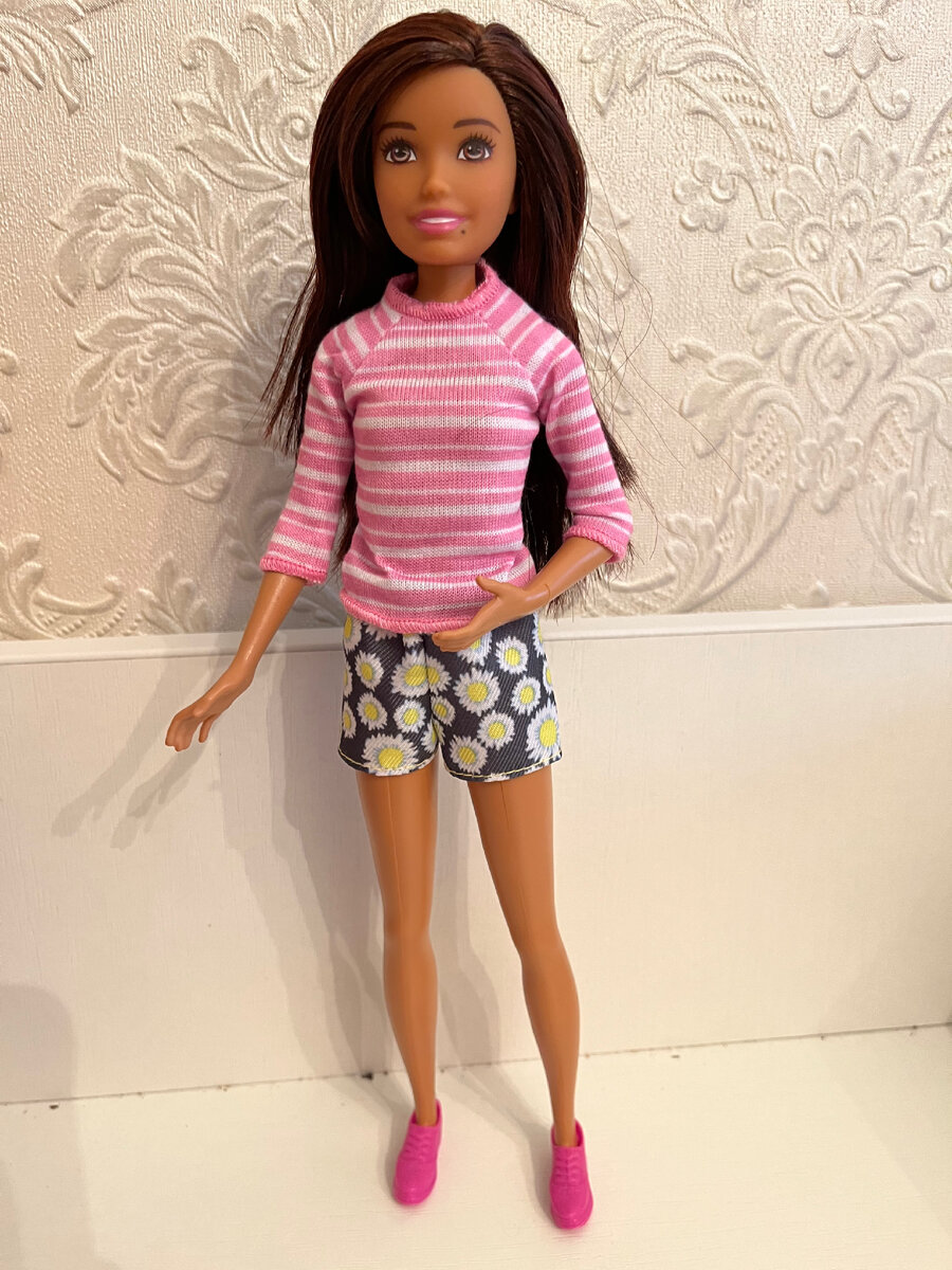 Девочка в моем вкусе - загорелая брюнетка