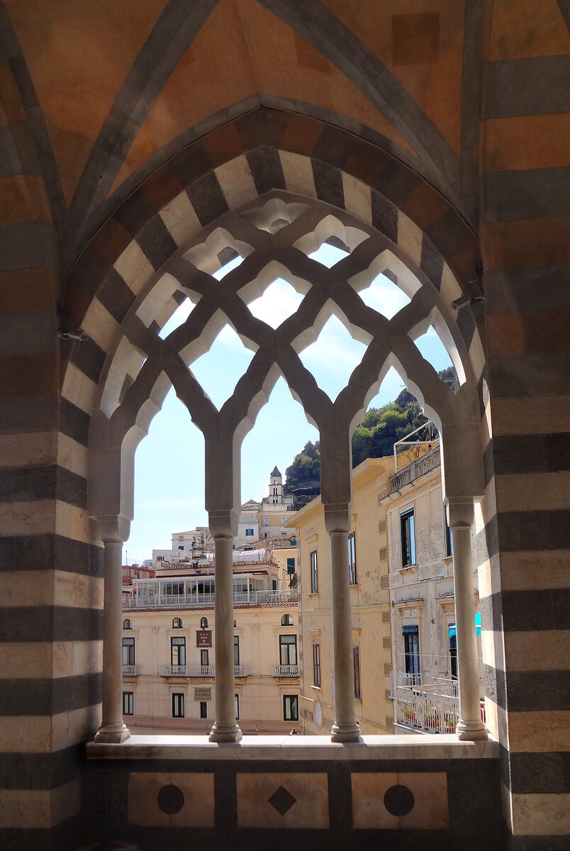 Собор Святого Андрея (итал. Duomo di Amalfi, Cattedrale di Sant'Andrea). Амальфи. Италия.
