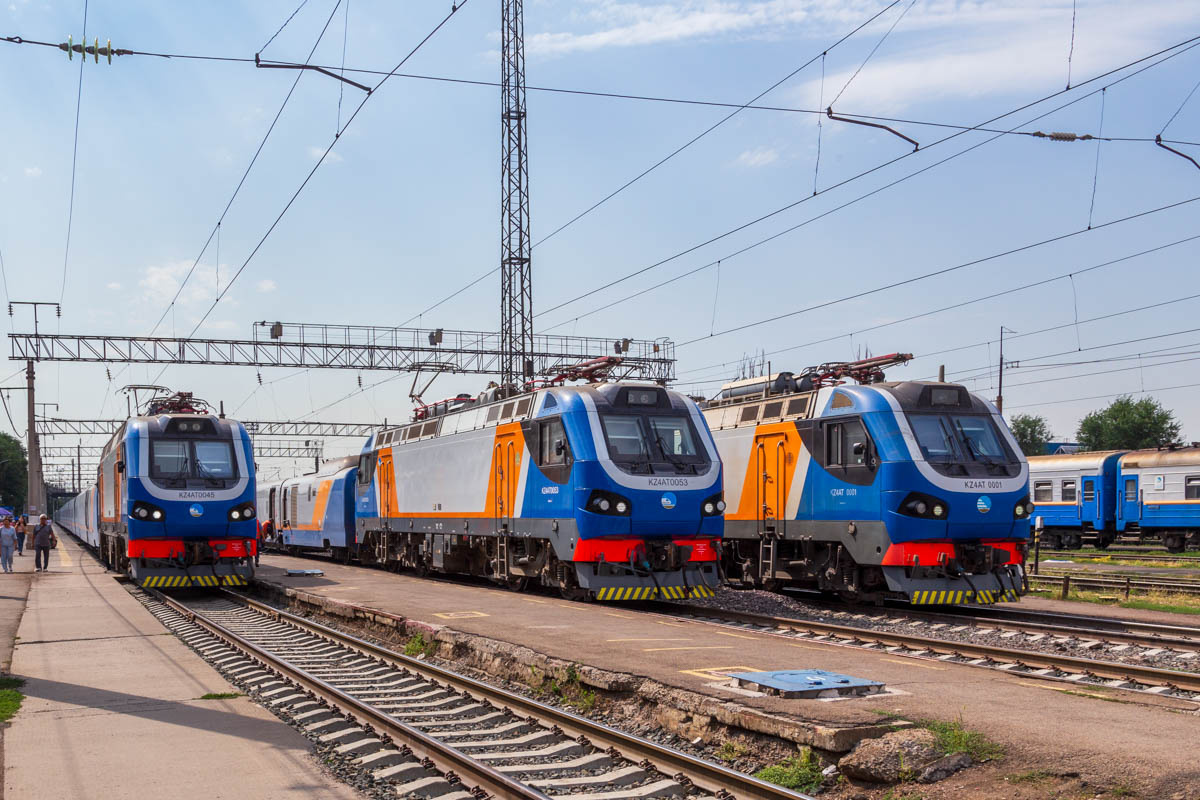 электровоз KZ4AT-0045, KZ4AT-0053, KZ4AT-0001 станция Алматы 2
Казахстан, город Алматы