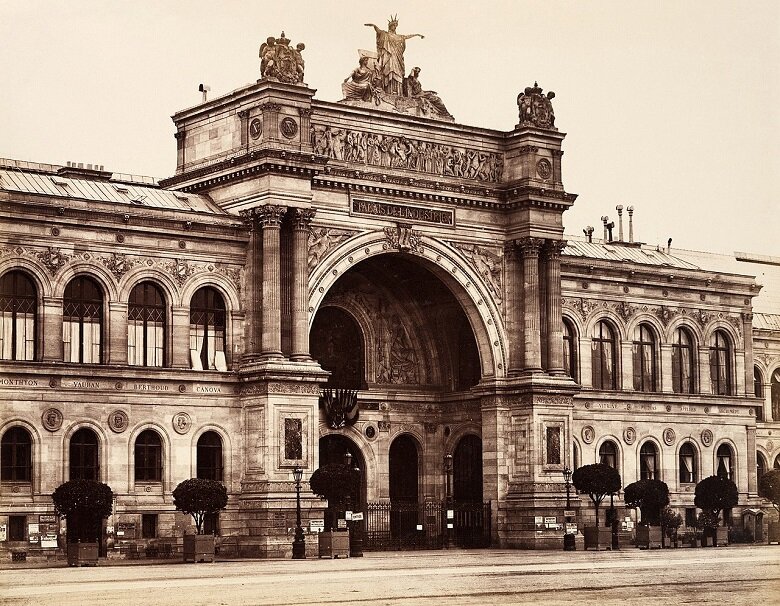 15 мая 1863 года в Париже открылся Салон отверженных художников. Отвергли их члены жюри официального Парижского салона, который курировала Академия художеств.-2