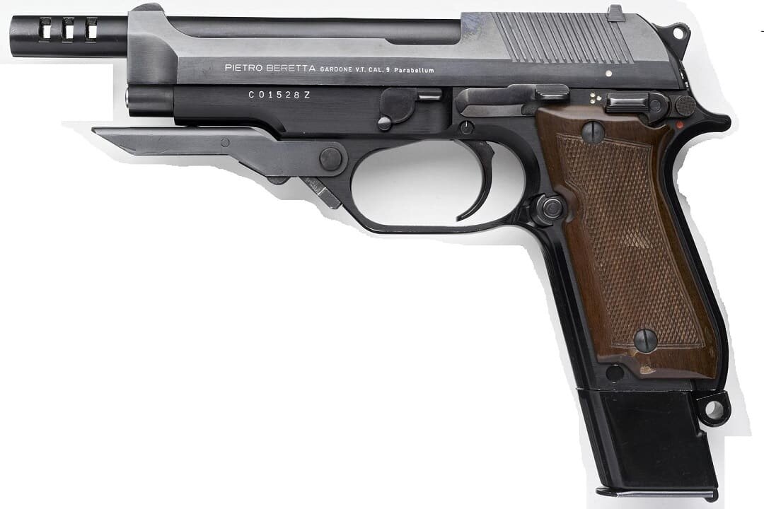 Пистолет Beretta 93R. Вид слева.