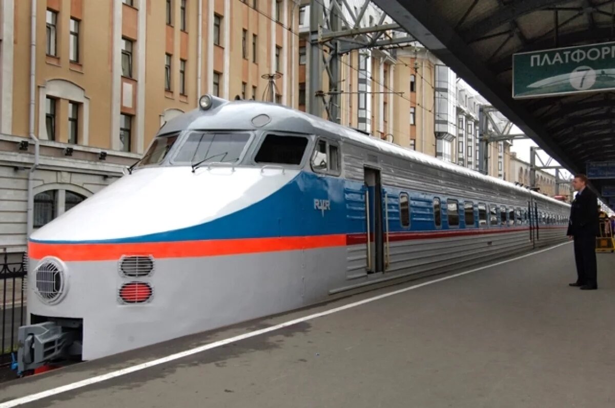    Скоростной поезд ЭР-200, разработанный в советское время в Риге