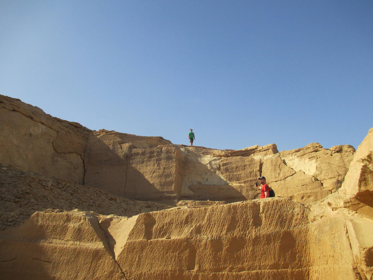 Редакция Антропогенез.ру в каменоломнях Гебель эль-Силсила в 2017 году.
Фото - Г. Соколов.