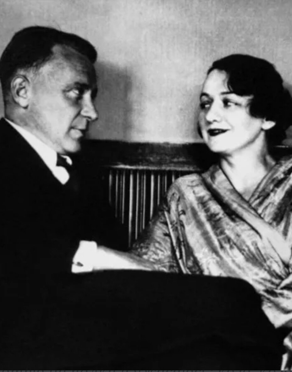 Михаил Булгаков с третьей женой — Еленой Шиловской, 1935 год. Государственный литературный музей, Москва. 