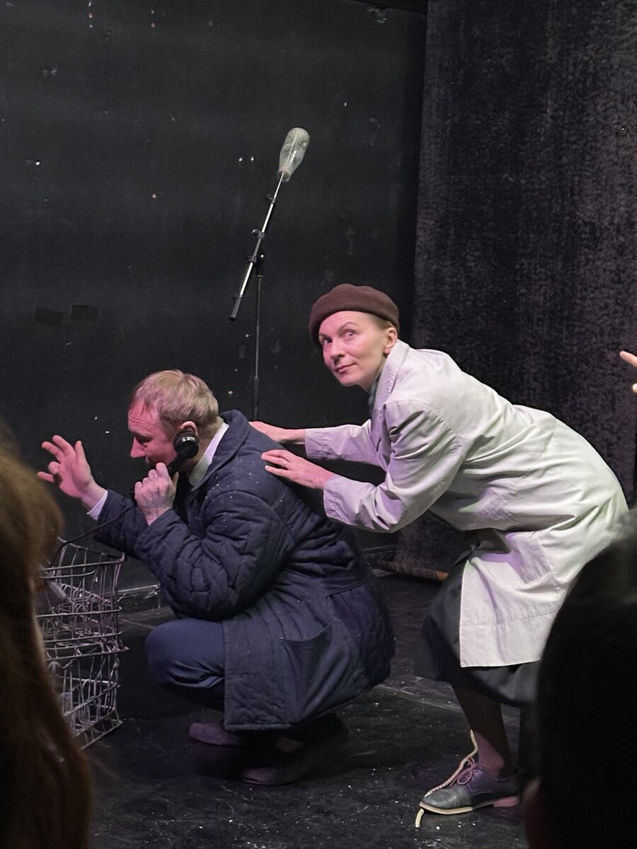 Сцена из спектакля "Где ты был так долго, чувак?". Фото автора.