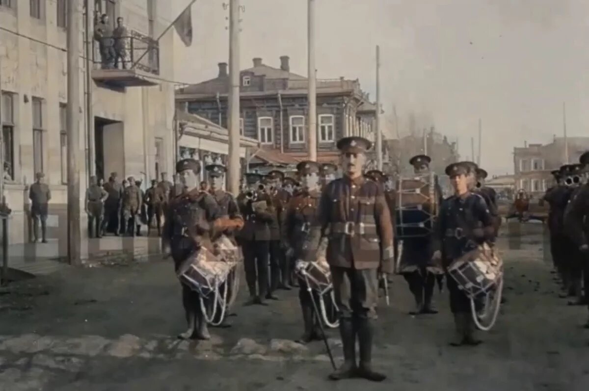    Оркестр британских войск на улицах Омска в 1919 году.