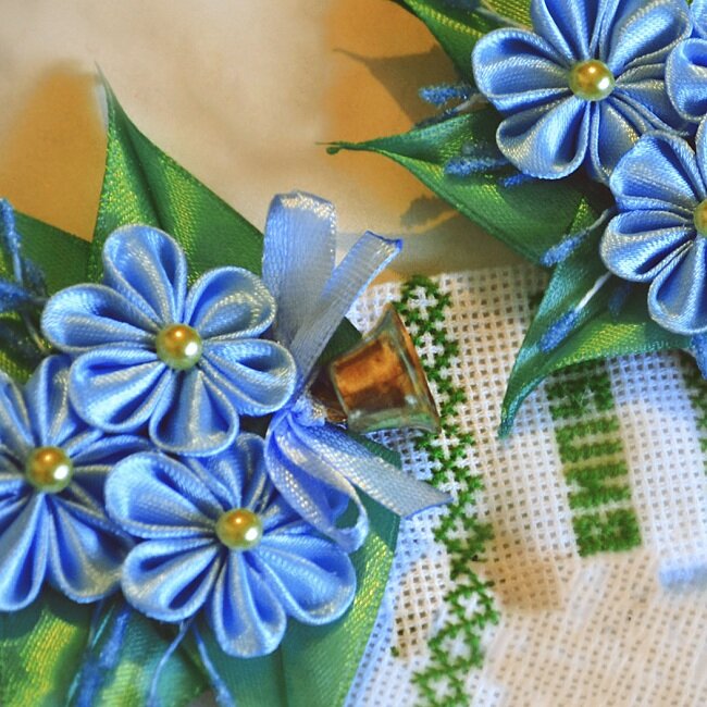    Брошь выпускника на последний звонок от Любови Стасюк   
Источник: Кадр из видео