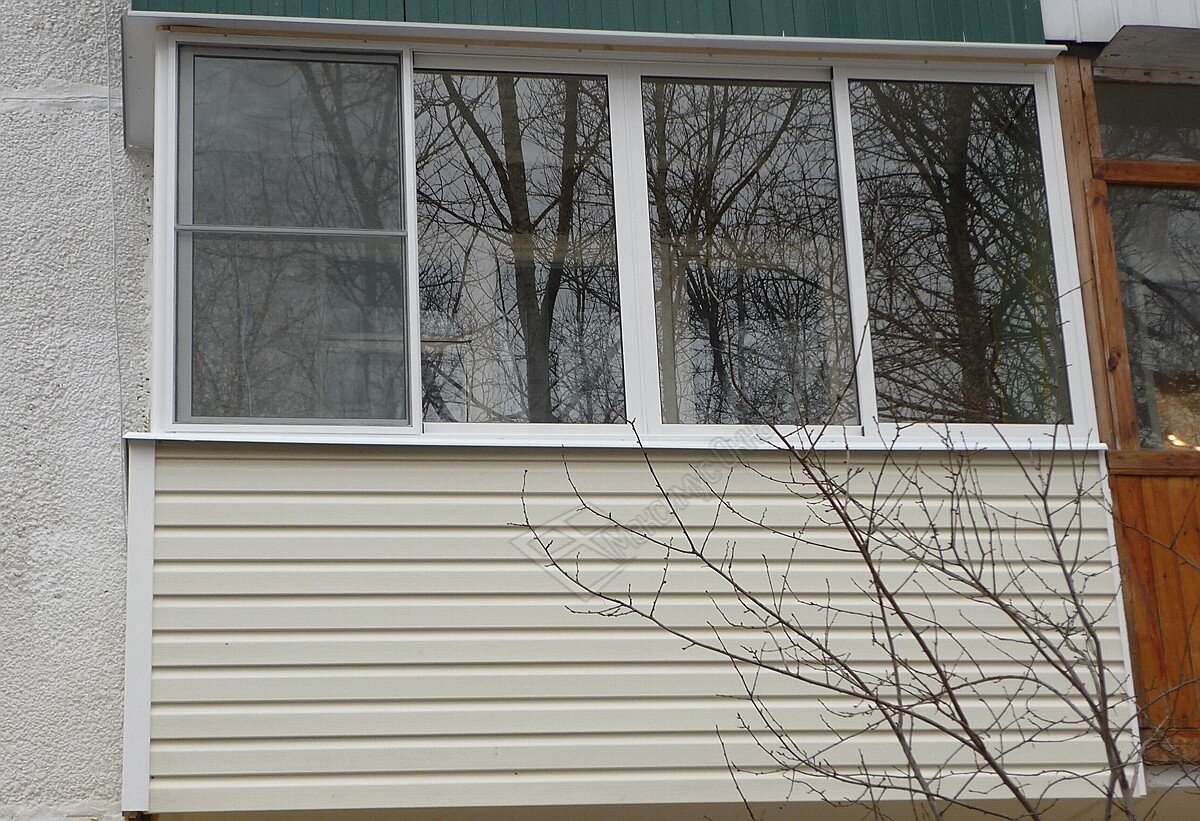 Отделка балконов сайдингом