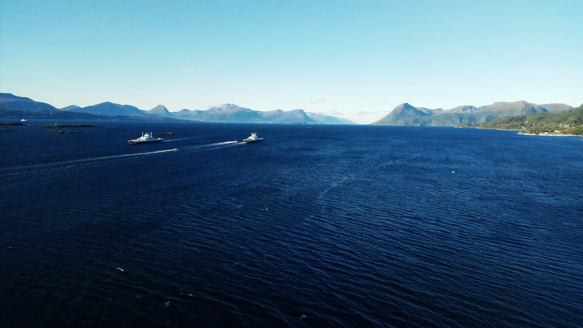 вид на фьорды. Листайте вправо.