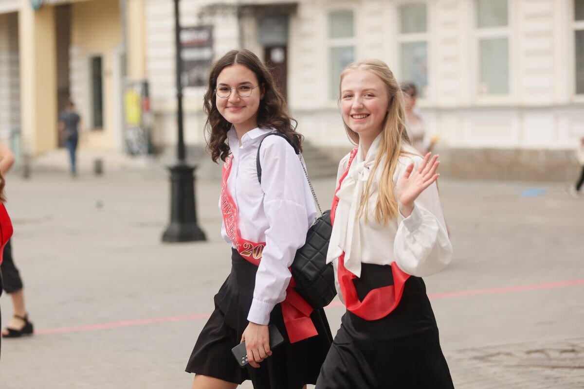Старшеклассники всегда тщательно готовятся к торжественной линейке.  Фото: Фото: ФедералПресс / Иван Кабанов
