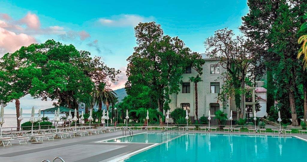 8 популярных отелей в Абхазии на первой линии