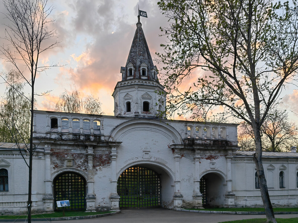 Измайлово. Задние ворота (1682 год). Построены по указу царя Фёдора Алексеевича