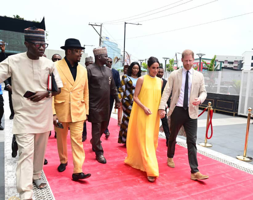 Меган Маркл и принц Гарри в Нигерии