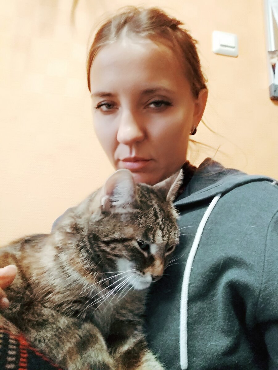 Кошка и ее любимая девушка