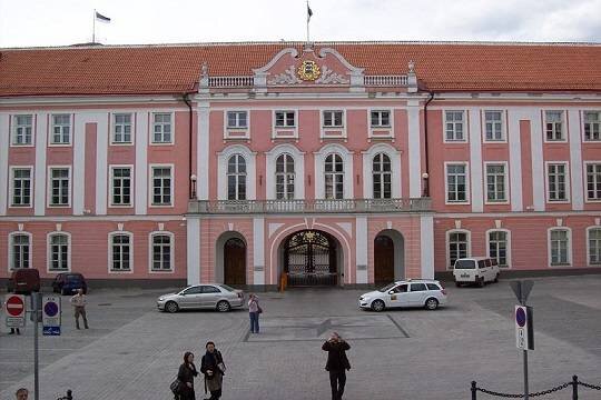    В Эстонии приняли закон, позволяющий направить российские активы Украине