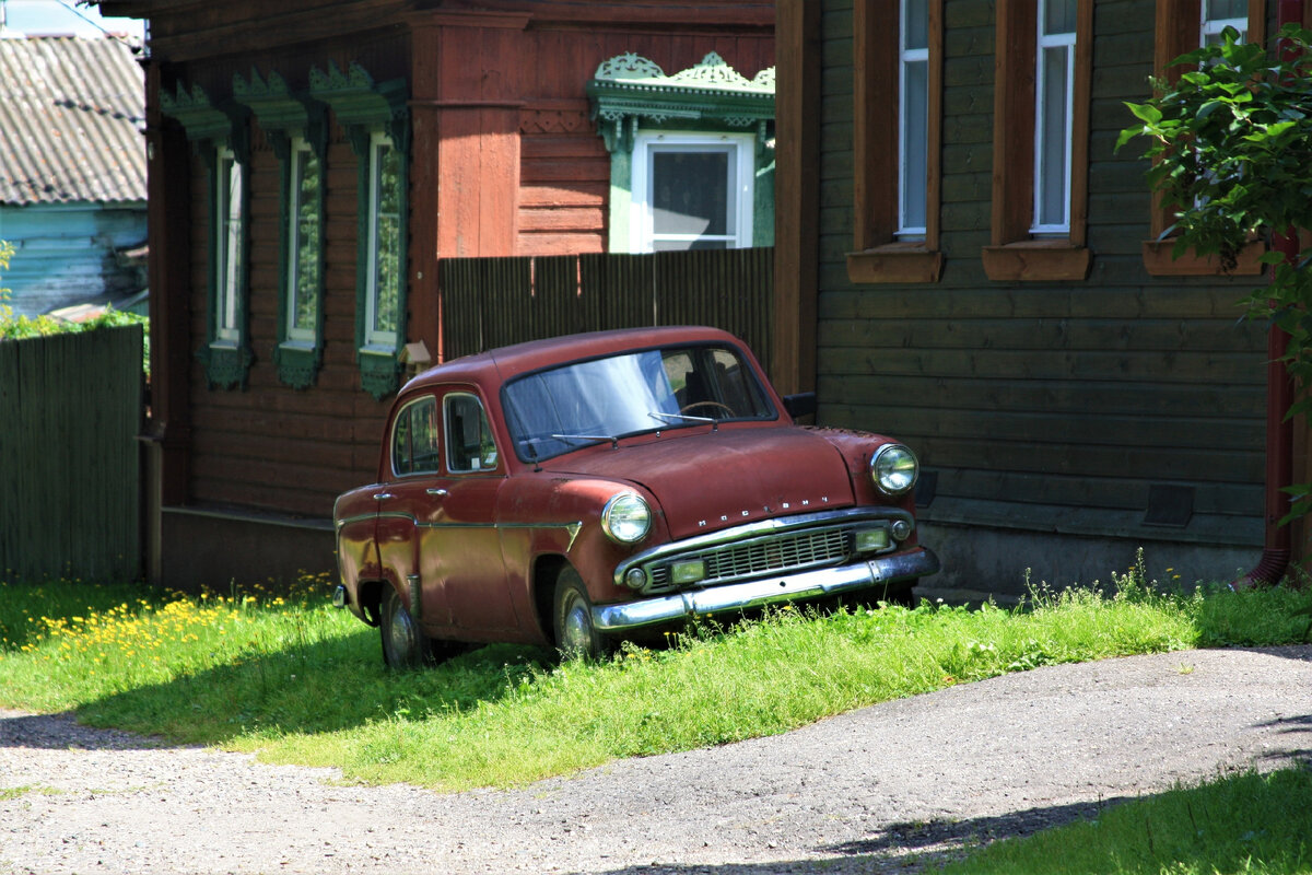 везде можно встретить Москвича 