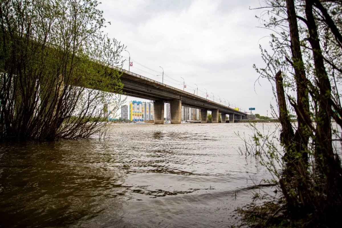    В Новосибирске ремонт Димитровского моста перевели в круглосуточный режим