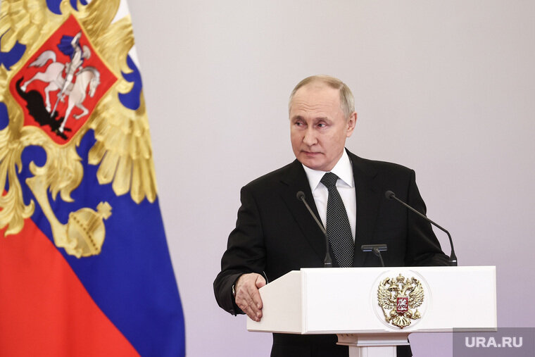 Владимир Путин провел встречу с командующими военными округами Фото: Владимир Андреев © URA.RU 