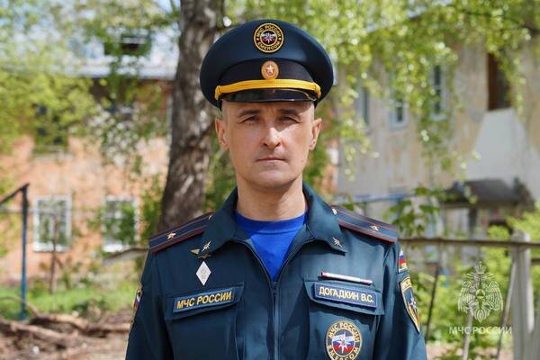     В Иванове сотрудник МЧС вытащил своих соседей из горящей квартиры