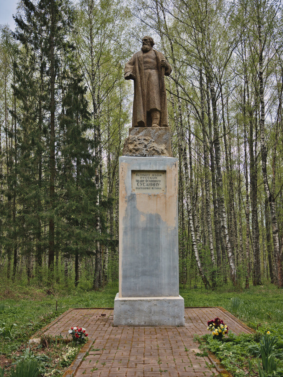 памятник Ивану Сусанину, да-да, история сегодня будет про него