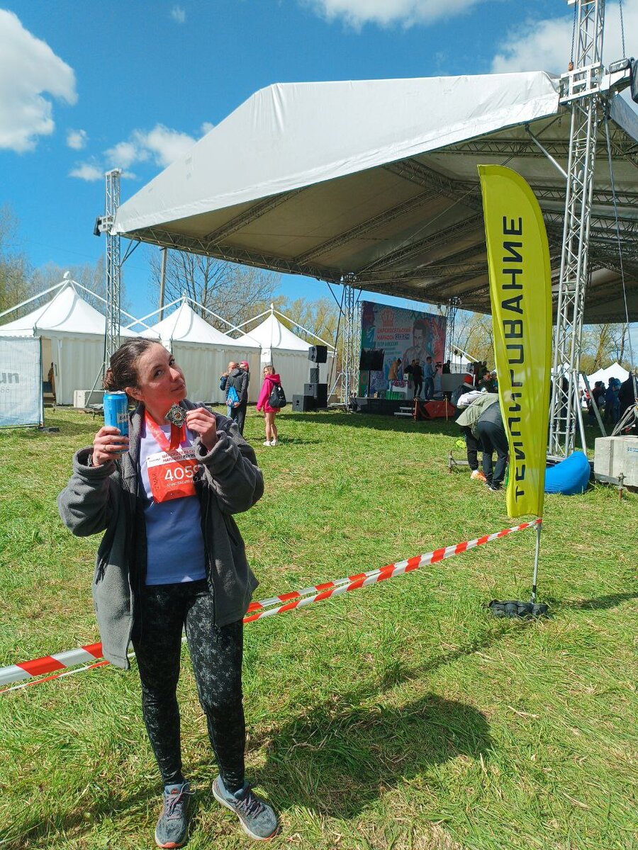 Подаренное пиво "нулевку" не отпускаю, выпила сразу на месте 