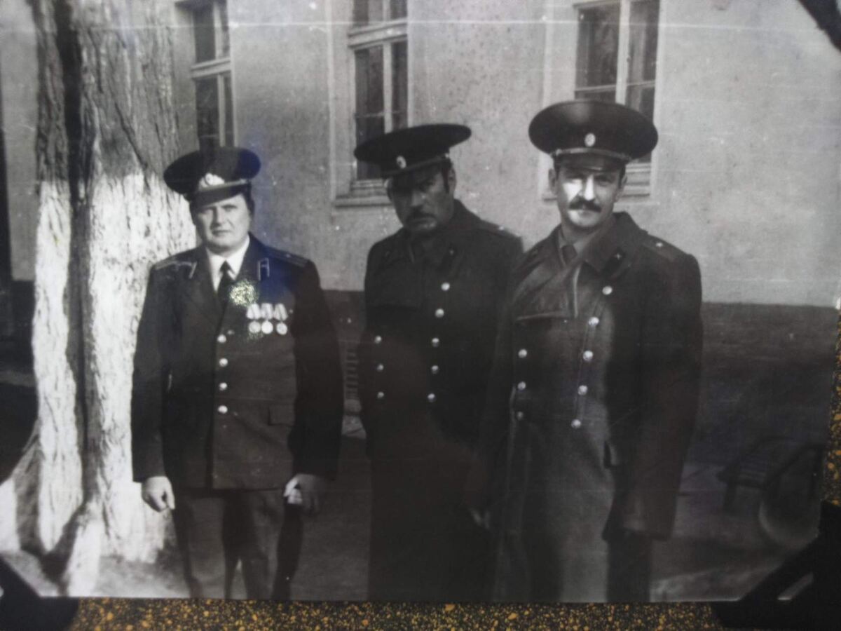 Высокий уже майор Чёрный  и тот самый майор..