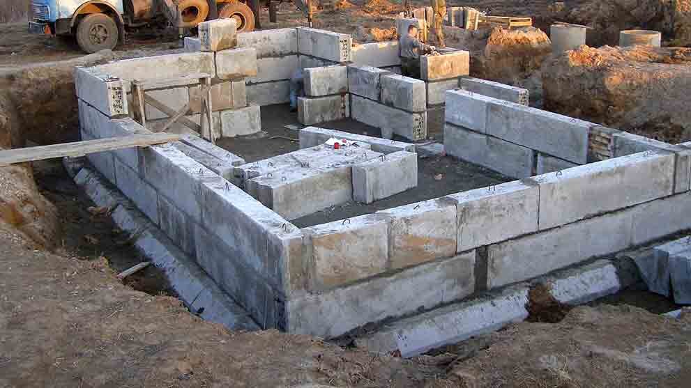 Сборный фундамент из ФБС блоков - частный случай ленточного фундамента