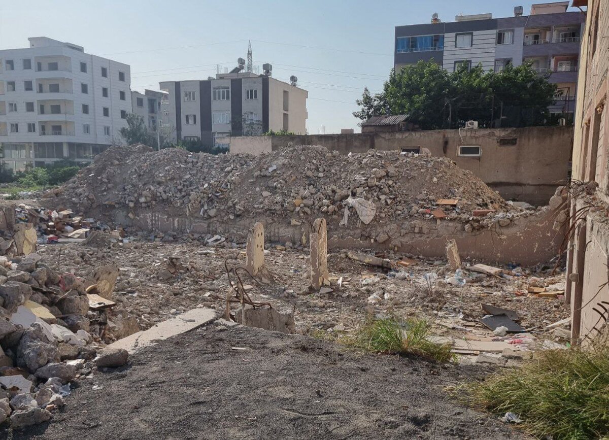 Руины в центре Паяса. На этом месте был многоквартирный дом, владелец магазина в котором спилил несущие колонны при ремонте