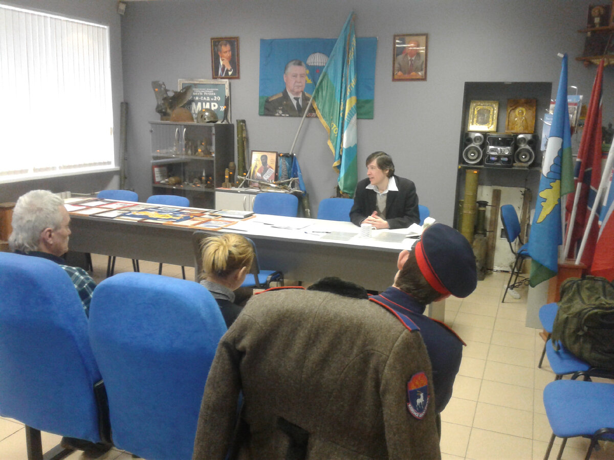 Игнатьев А.С. ведёт беседу