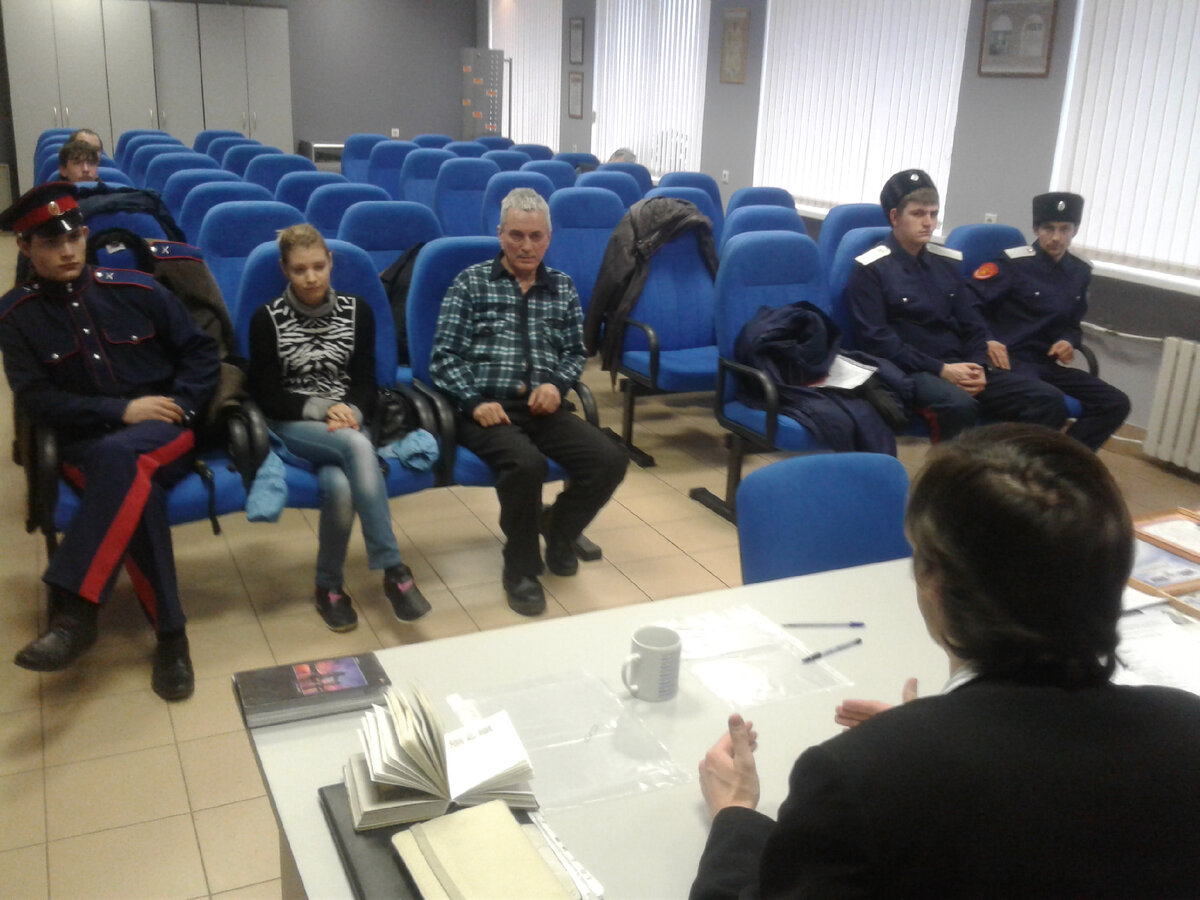 Игнатьев А.С. ведёт беседу