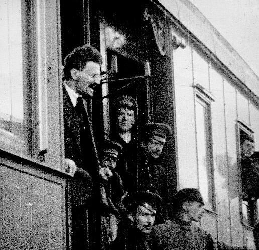 Прибытие Троцкого в Петроград.