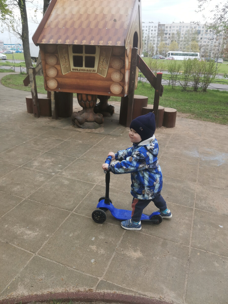 Петя на самокате, фото 3 дня назад