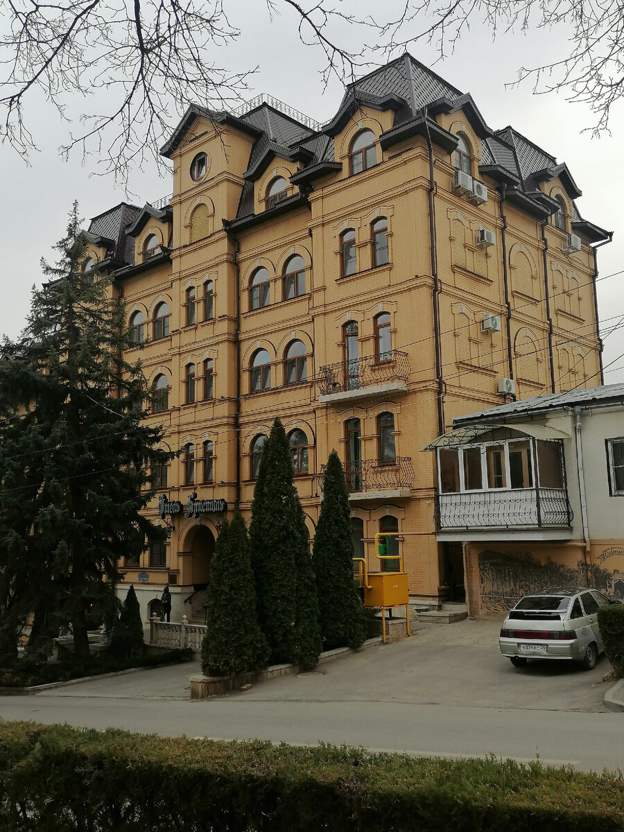 Отель "Бристоль" на Соборной улице. 2024 год.