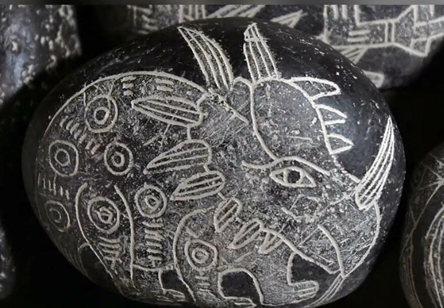 Камни Ики.
Источник фото: https://i.ytimg.com/vi/RIrhQ3C-Ebc/maxresdefault.jpg?sqp=-oaymwEmCIAKENAF8quKqQMa8AEB-AG-B4AC0AWKAgwIABABGF4gXiheMA8=&rs=AOn4CLDCLKa6sr2clTHJ4NWLGNI1r9qqNg