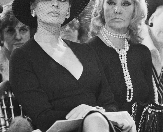 "Яблоко от яблони?" Как выглядели матери Мэрилин Монро, Софи Лорен и других известных красавиц XX века