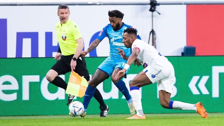    Полузащитник «Зенита» Вендел и защитник ЦСКА Мойзес.Вячеслав Евдокимов ФК «Зенит»