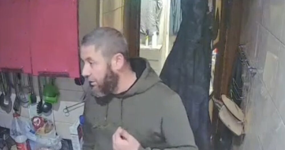 Сухроб забрал детей из семьи, хотя они не хотели с ним ехать. 