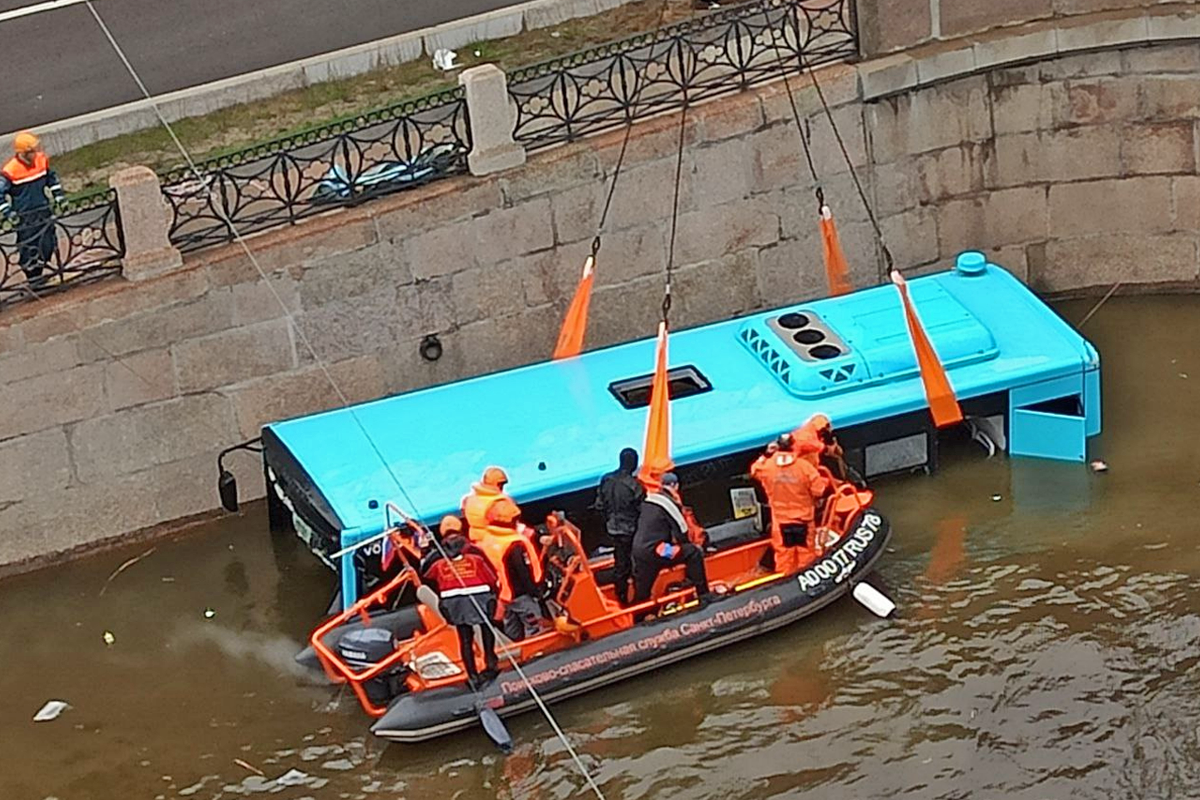 Семь человек погибли, а город в очередной раз задался вопросом - что не так с нашим общественным транспортом? 