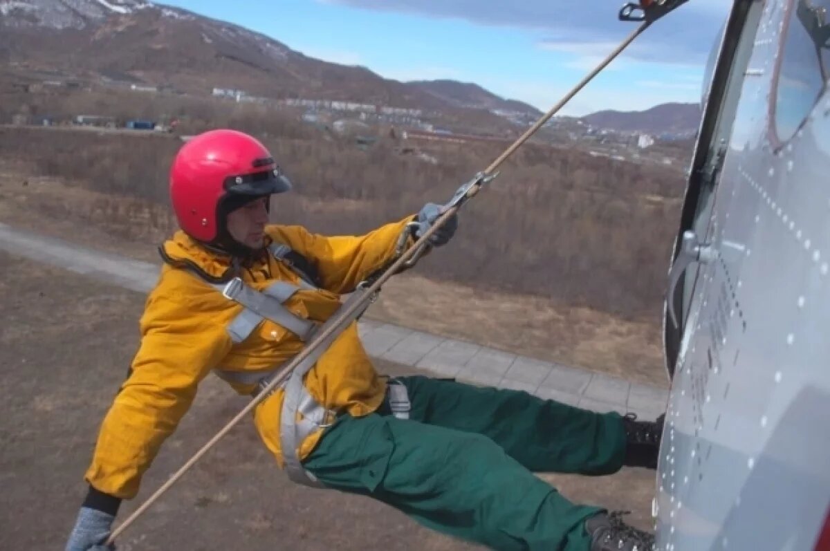    На Камчатке прошли воздушные тренировки десантников-пожарных