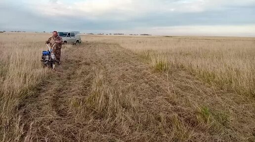 Поехали косить и посадили УАЗ в грязи