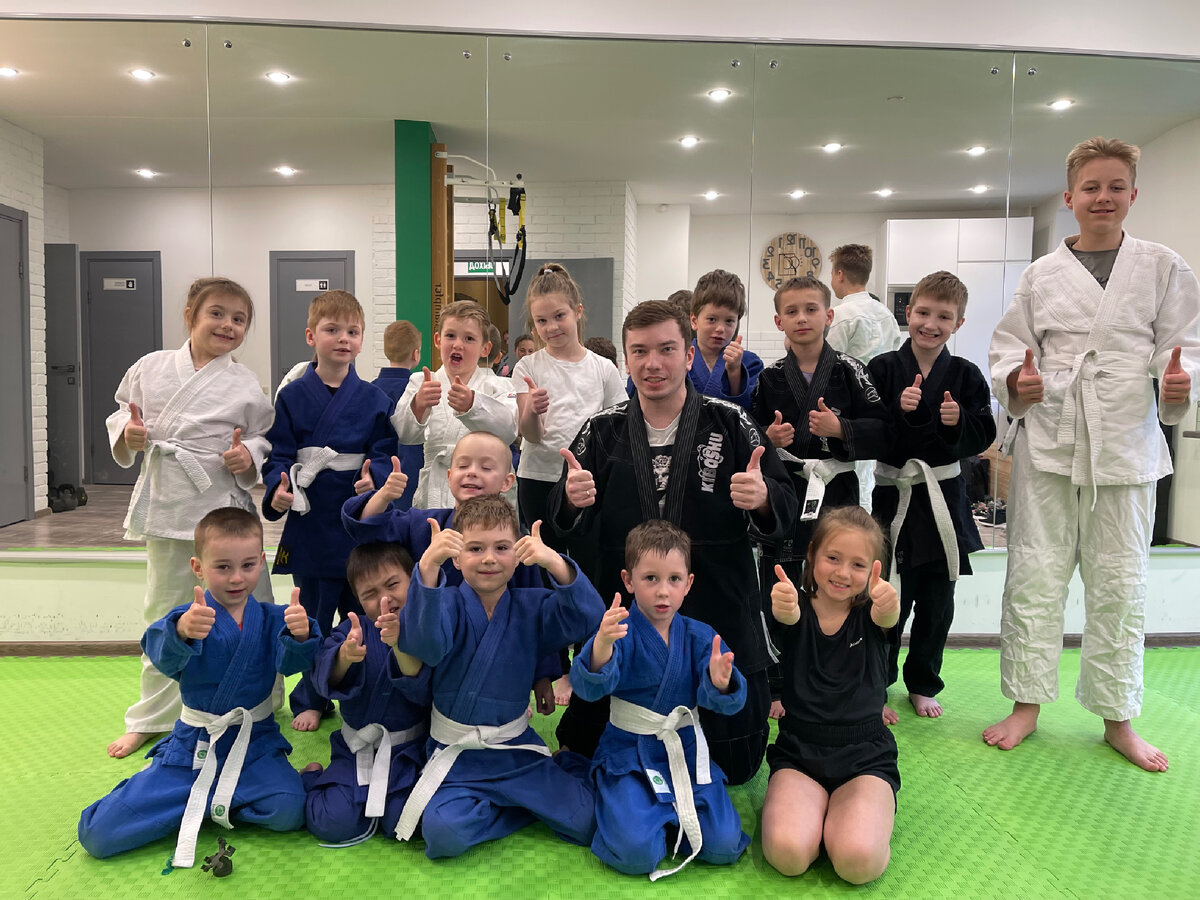 СпортСабурово ( групповые и индивидуальные тренировки с детьми ) 