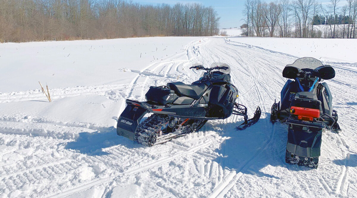 Тяжелый снегоход требует широкого гусеничного блока